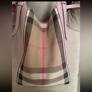 Burberry, Authentic handbag